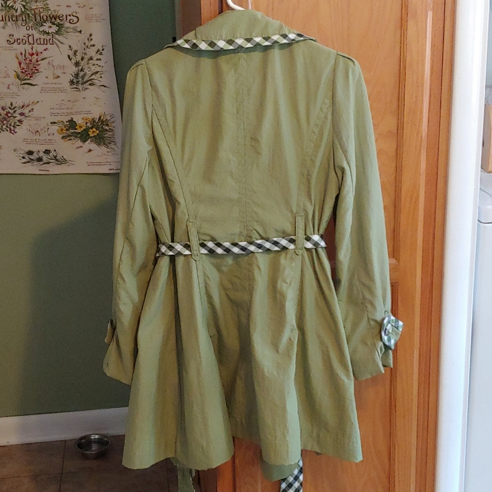 Forever 21 Spring green jacket - Picture 3 of 3